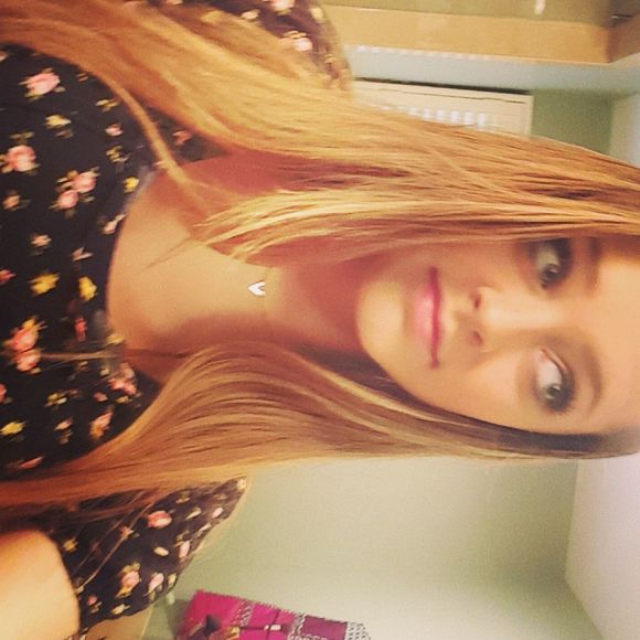 Meet your Posher, Rachael - Picture 1 of 2